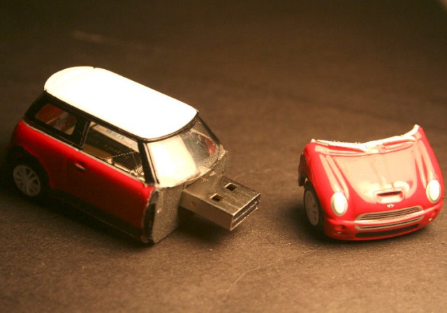 Mini flash drive